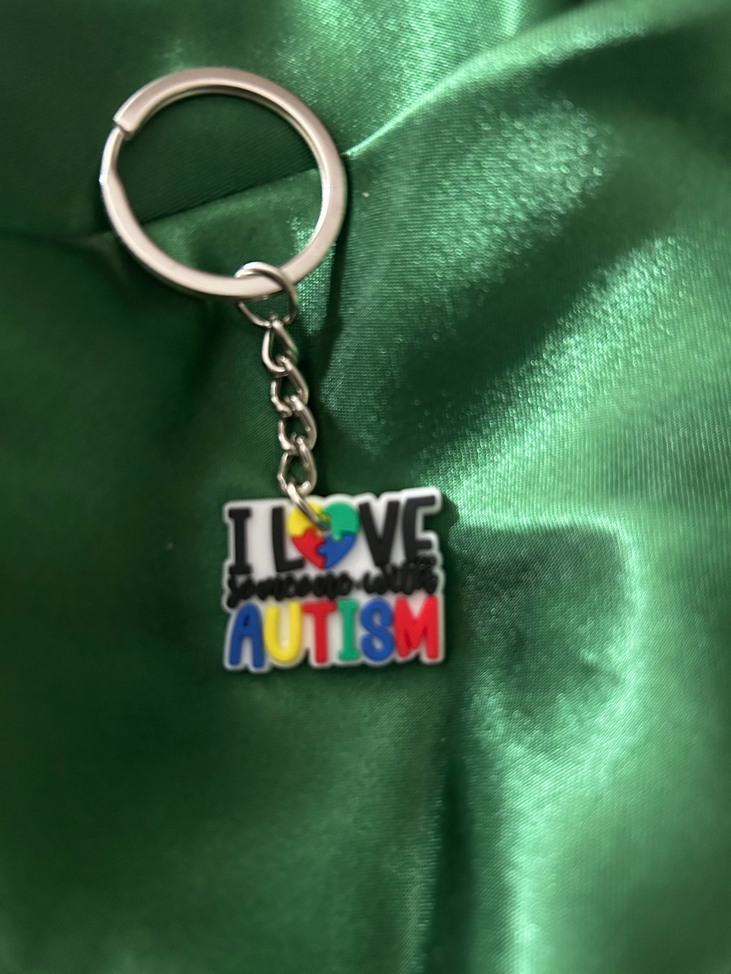 Love someone with autism Keychain